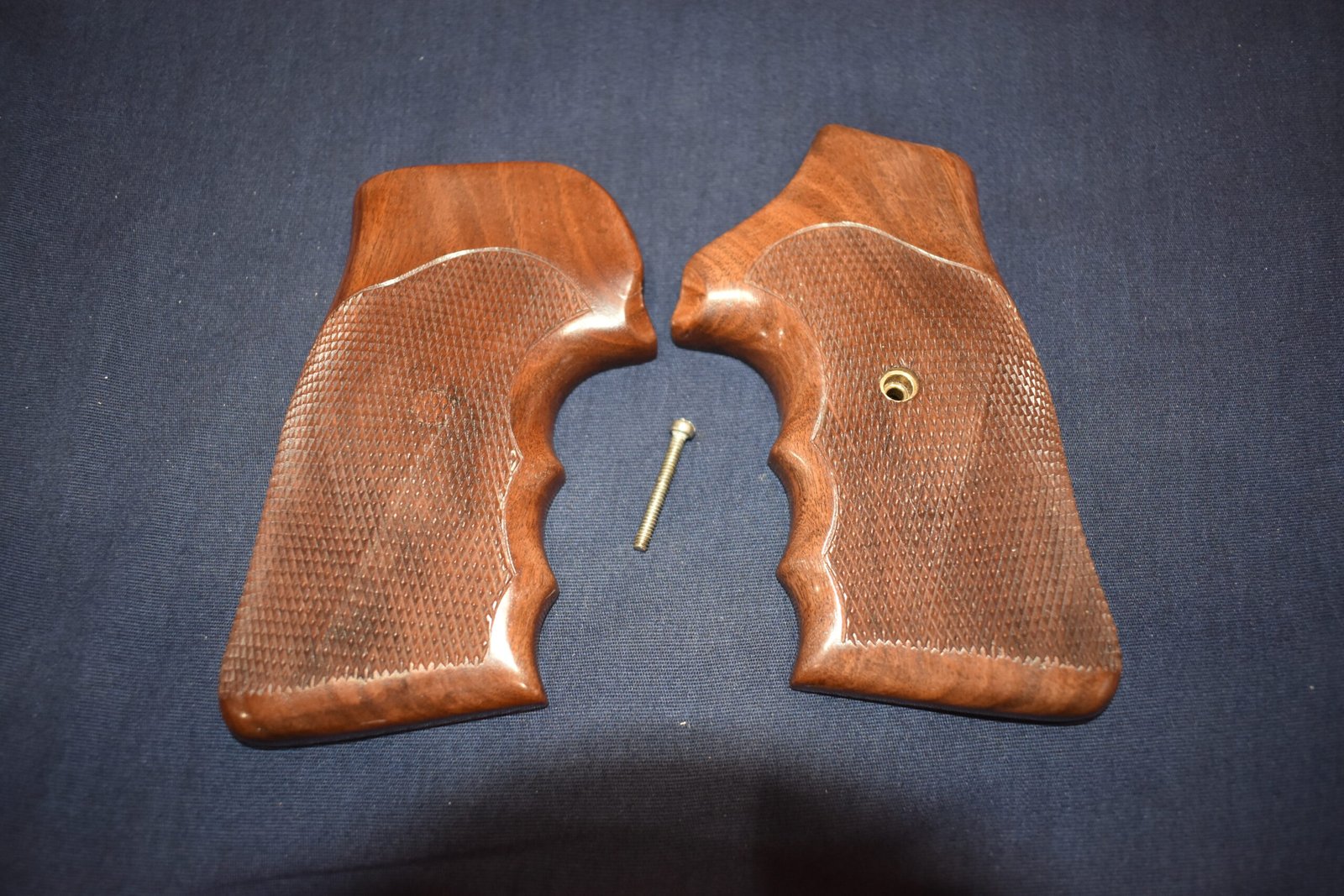 SMITH & WESSON N FRAME FUZZY FARRANT CUSTOM GRIPS SWNFF8