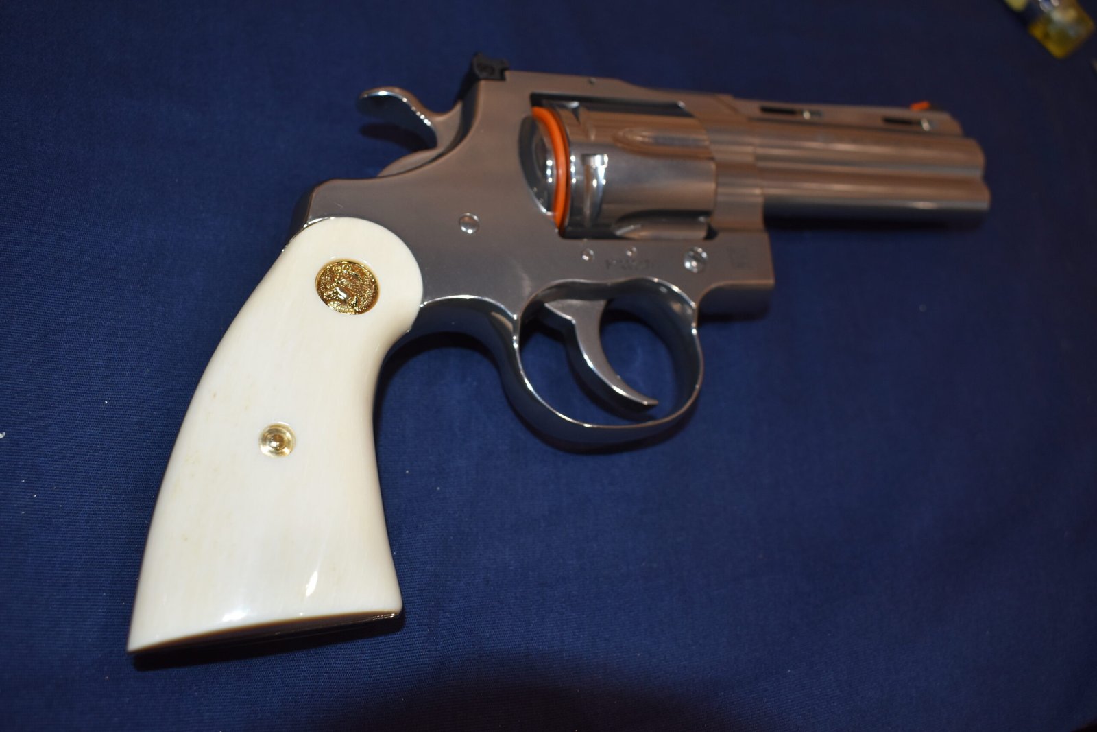 COLT PYTHON PREMIUM GRADE GIRAFFE BONE GRIPS CPGB24 - Image 8