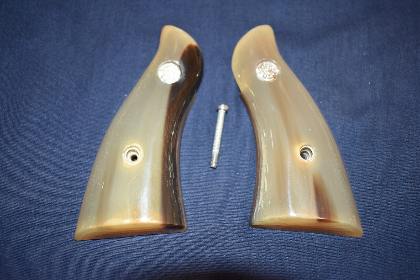 SMITH & WESSON K FRAME SQUARE BUTT WATER BUFFALO HORN GRIPS KSQWB1