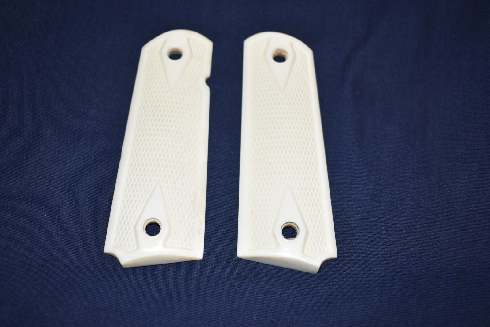 COLT 1911 CHECKERED BUFFALO BONE GRIPS 1911BB12