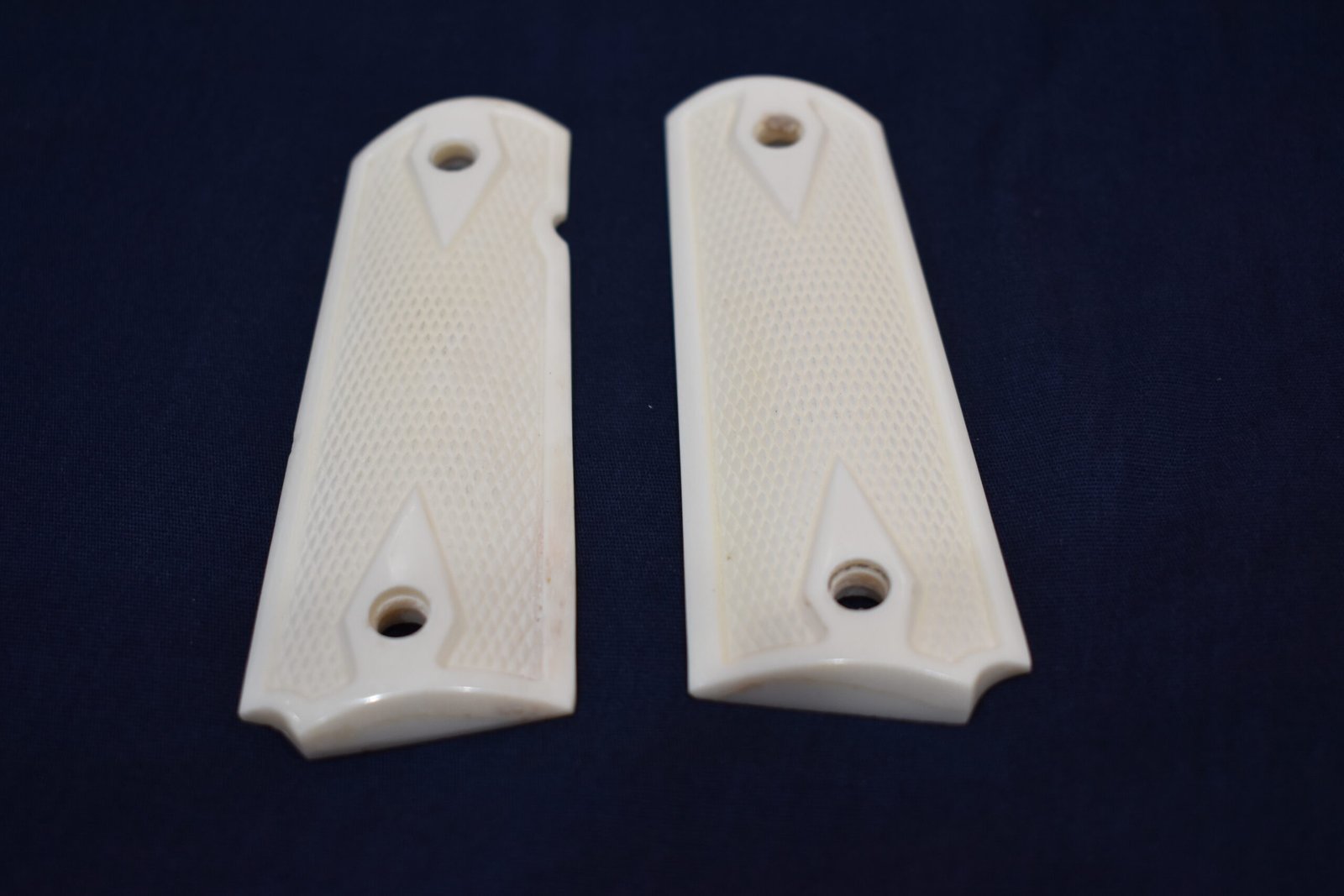 COLT 1911 CHECKERED BUFFALO BONE GRIPS 1911BB12 - Image 3