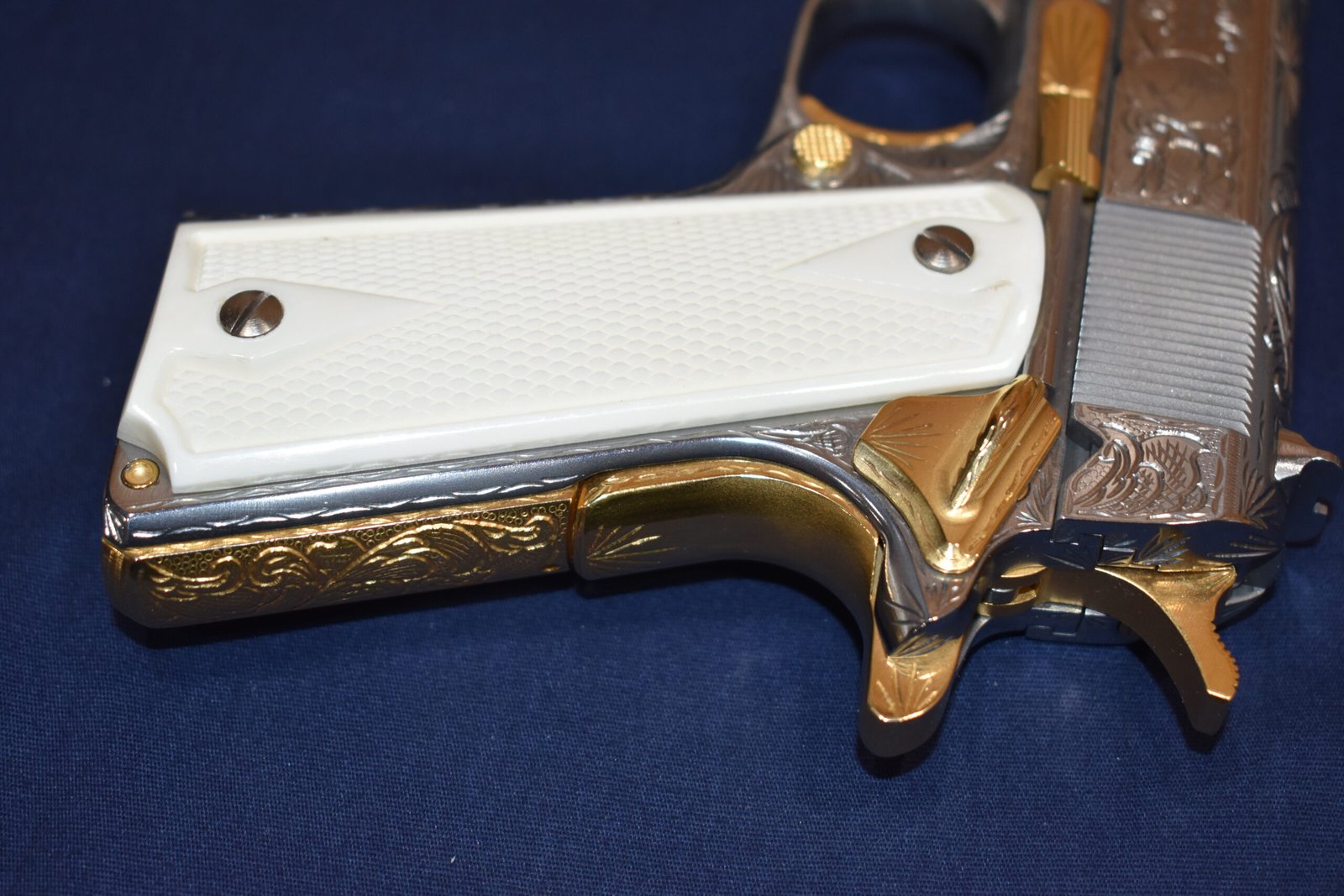 COLT 1911 CHECKERED BUFFALO BONE GRIPS 1911BB12 - Image 6