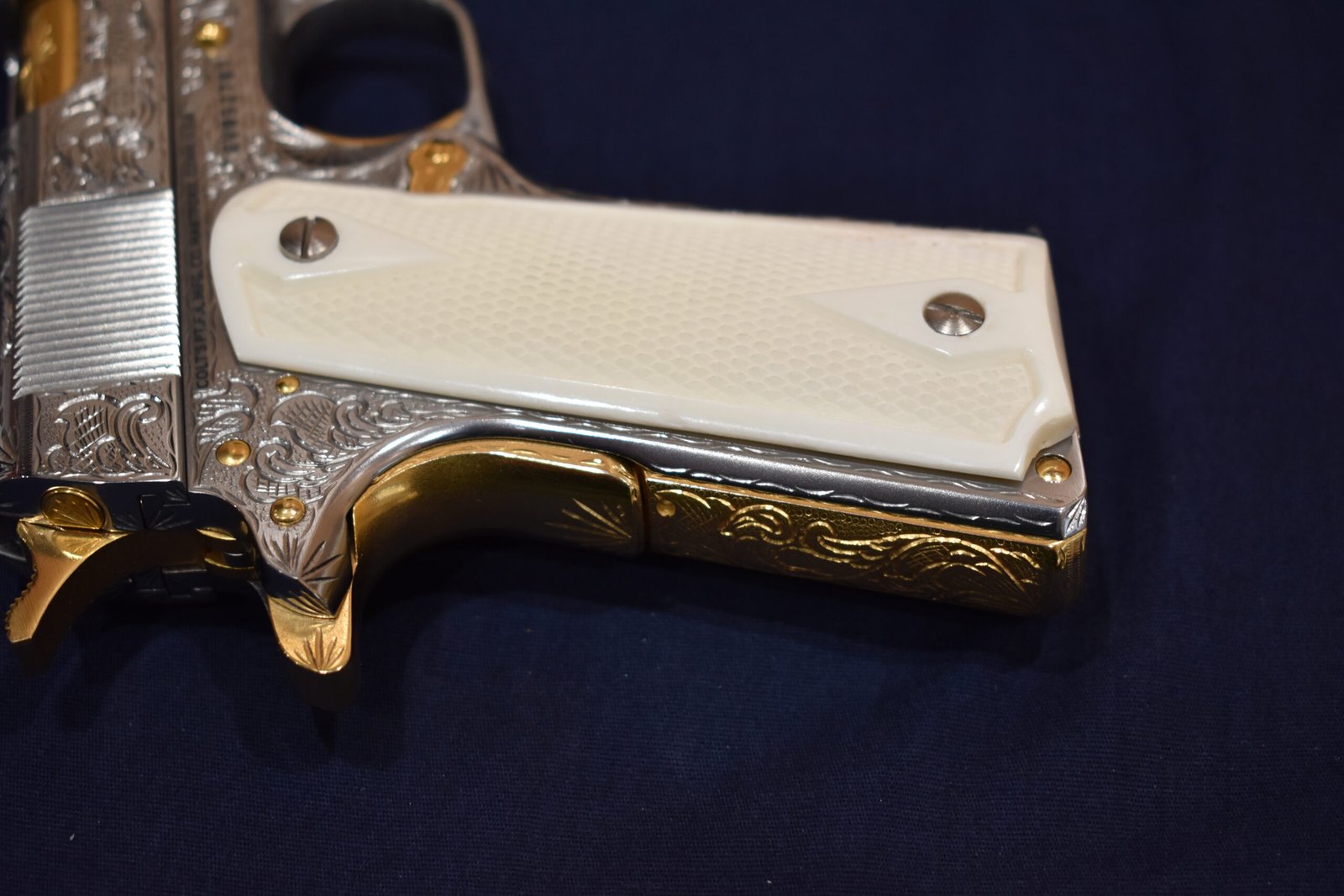 COLT 1911 CHECKERED BUFFALO BONE GRIPS 1911BB12 - Image 7