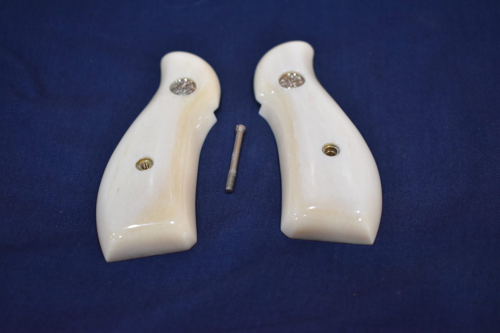 SMITH & WESSON N FRAME ROUND BUTT PREMIUM GRADE GIRAFFE BONE GRIPS SWNGB19 - Image 4
