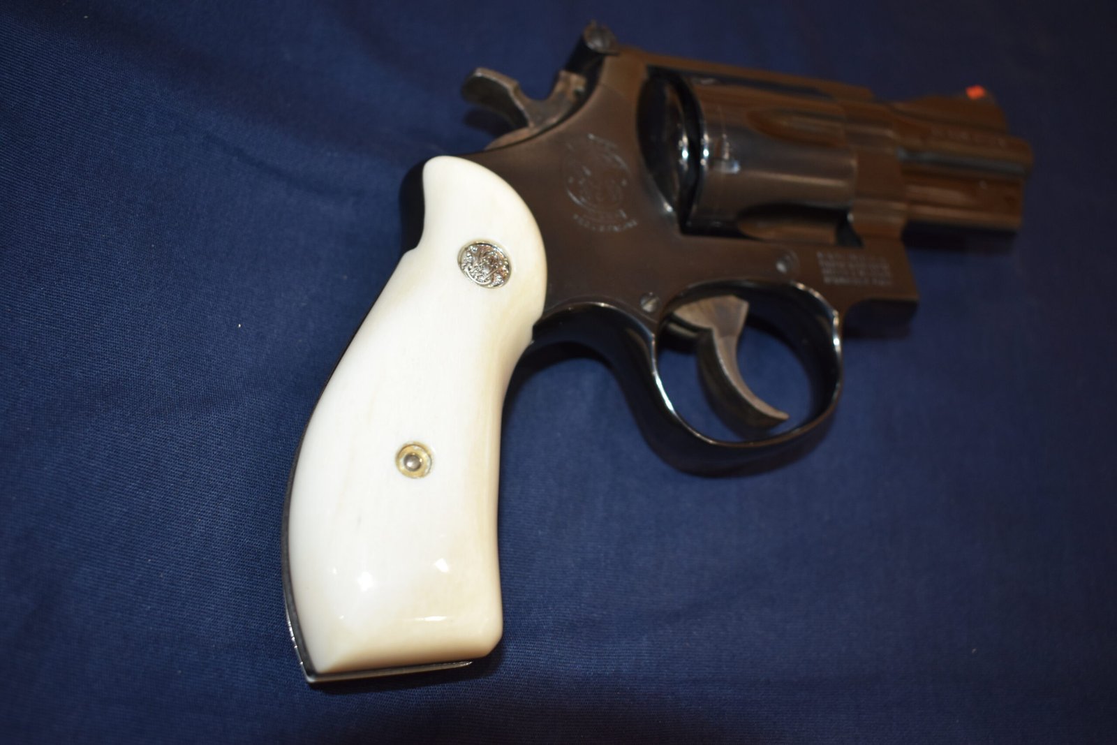 SMITH & WESSON N FRAME ROUND BUTT PREMIUM GRADE GIRAFFE BONE GRIPS SWNGB19 - Image 9