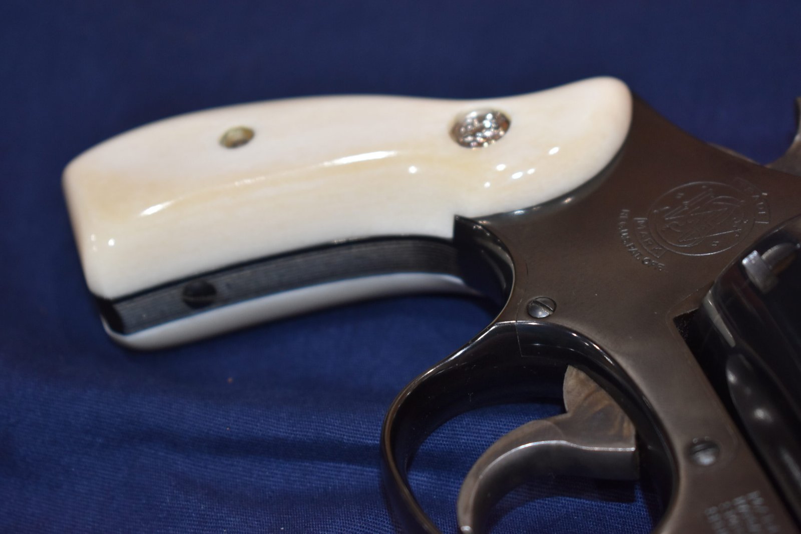 SMITH & WESSON N FRAME ROUND BUTT PREMIUM GRADE GIRAFFE BONE GRIPS SWNGB19 - Image 13
