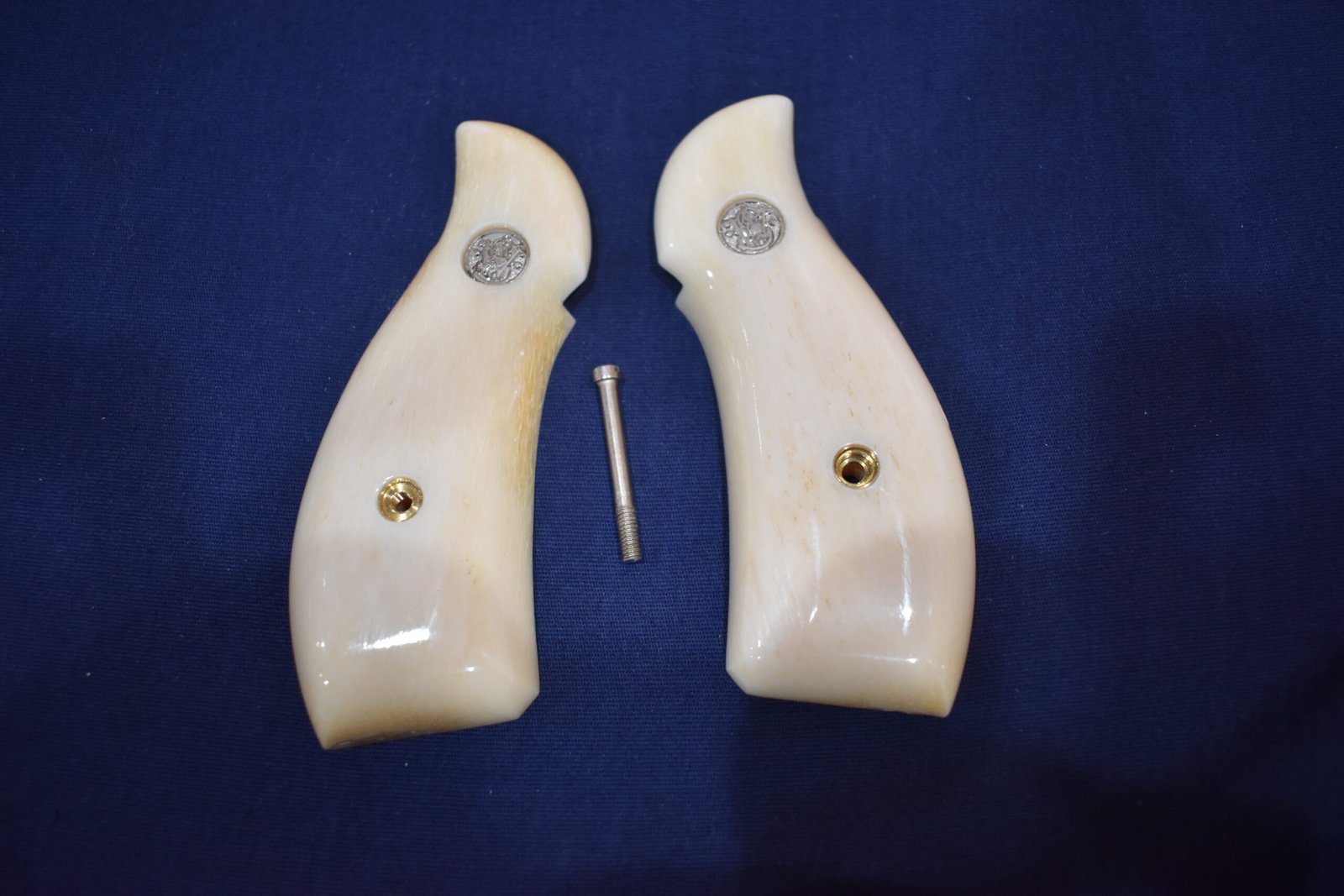 SMITH & WESSON K OR L FRAME ROUND BUTT PREMIUM GRADE GIRAFFE BONE GRIPS KRBGB14