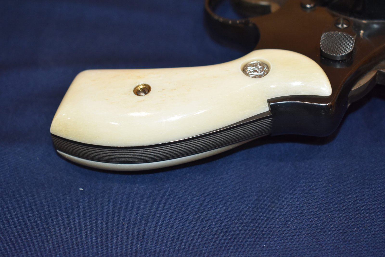 SMITH & WESSON K OR L FRAME ROUND BUTT PREMIUM GRADE GIRAFFE BONE GRIPS KRBGB14 - Image 6