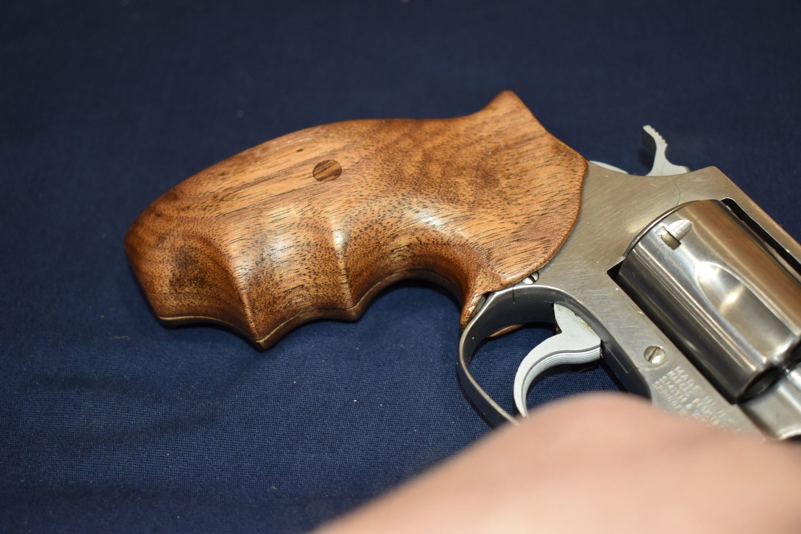 SMITH & WESSON J FRAME FUZZY FARRANT CUSTOM GRIPS SWJFF6 - Image 12