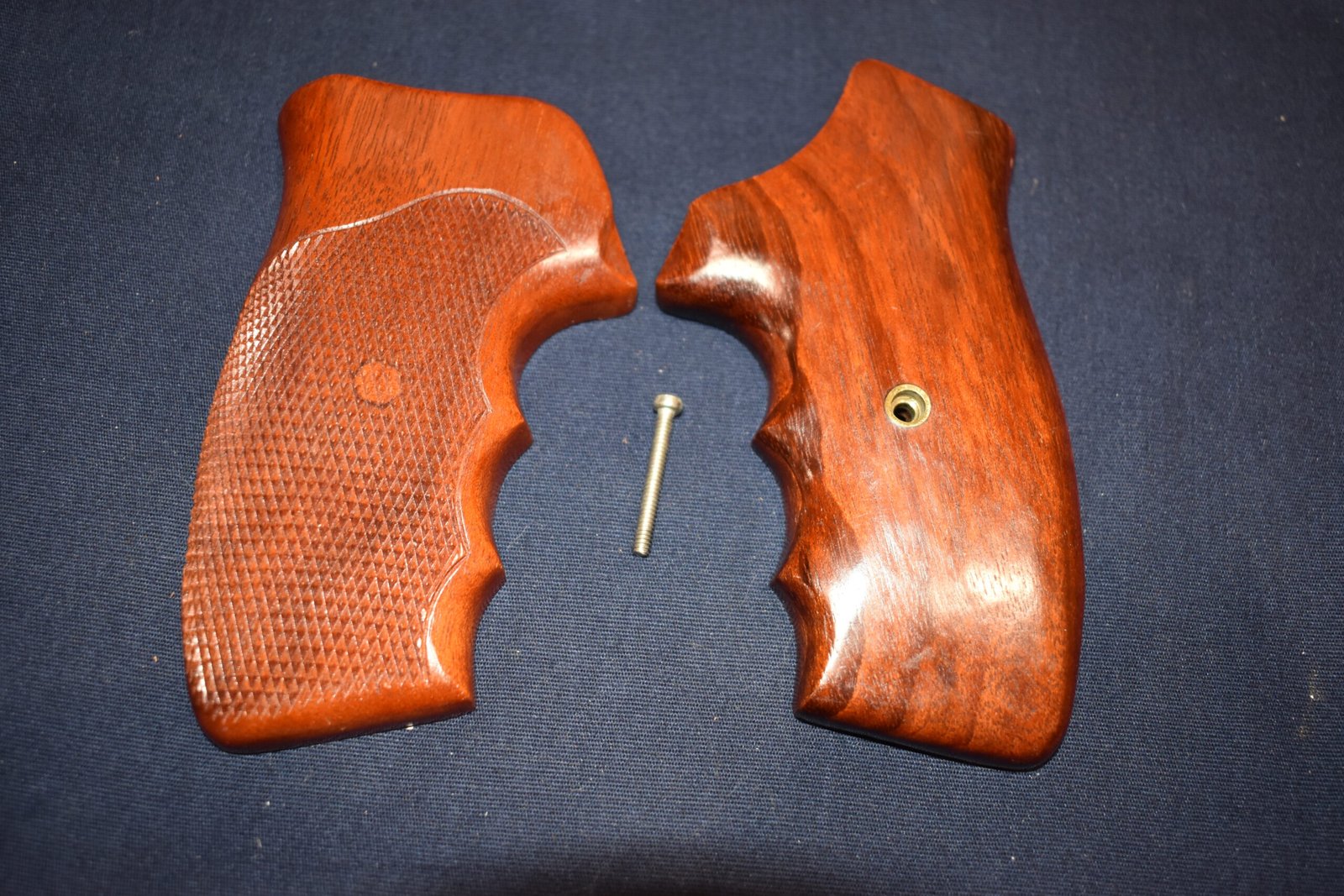 SMITH & WESSON K FRAME ROUND BUTT FUZZY FARRANT CUSTOM GRIPS SWKFF9