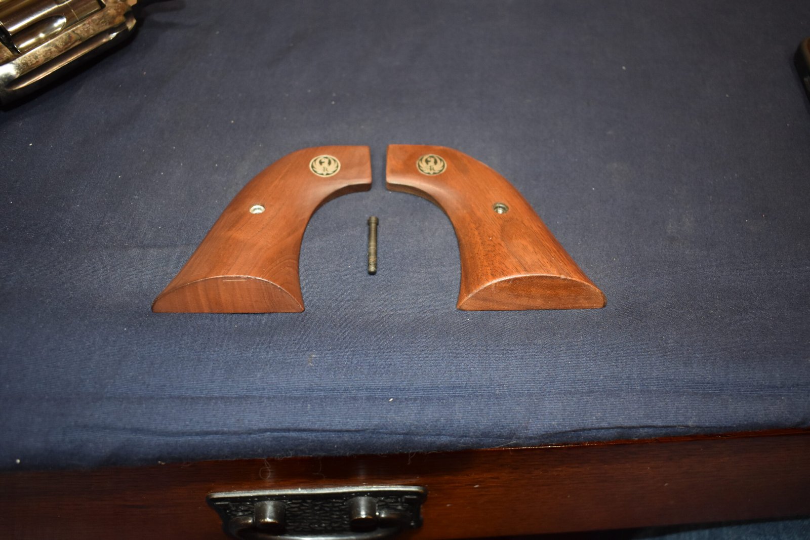 RUGER SUPER BLACKHAWK FACTORY WOOD GRIPS RSBHW2 - Image 3