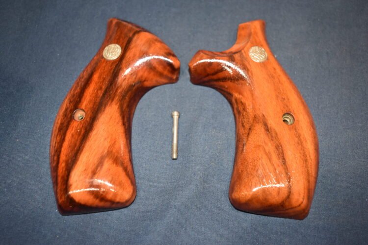 SMITH & WESSON FACTORY K FRAME ROUND BUTT PRESENTATION TARGET GRIPS KRBTP9