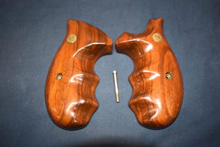 SMITH & WESSON K FRAME FACTORY ROUND BUTT COMBAT GRIPS KRBC11