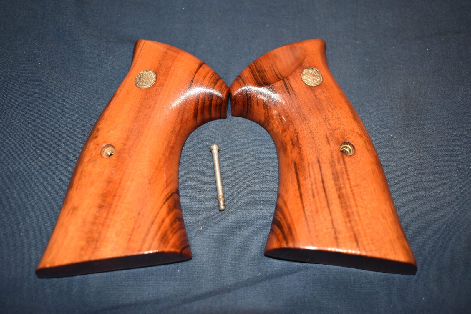 SMITH & WESSON N FRAME TARGET PRESENTATION GRIPS NTP14