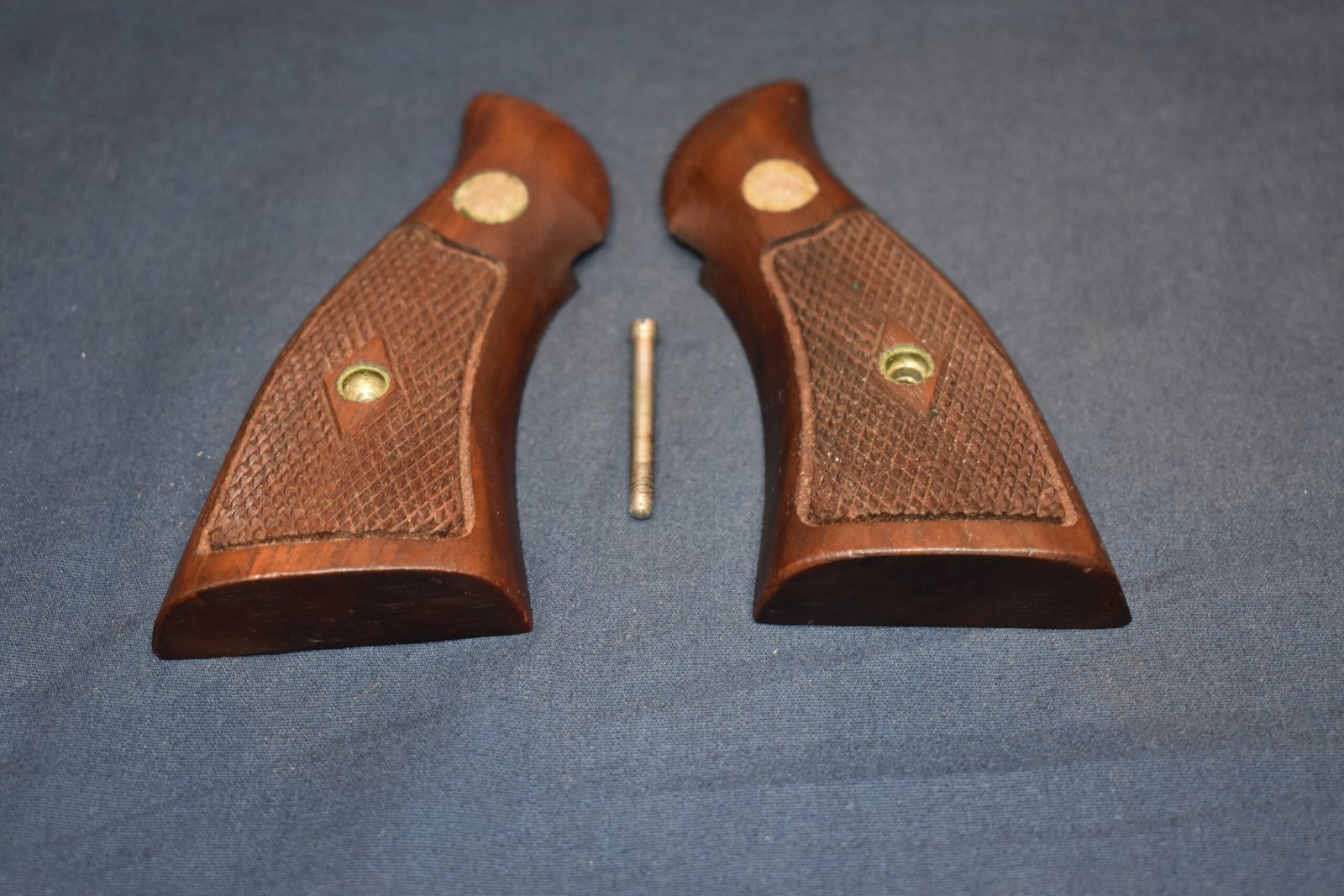 SMITH & WESSON K FRAME SQUARE BUTT FACTORY DIAMOND MAGNA GRIPS KDM11 - Image 3
