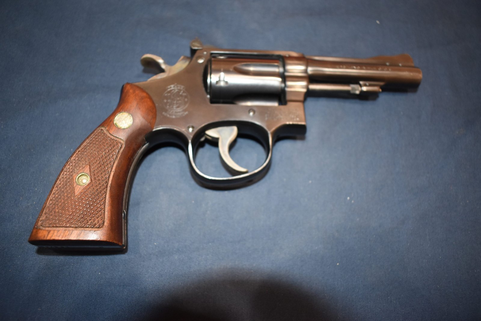 SMITH & WESSON K FRAME SQUARE BUTT FACTORY DIAMOND MAGNA GRIPS KDM11 - Image 8