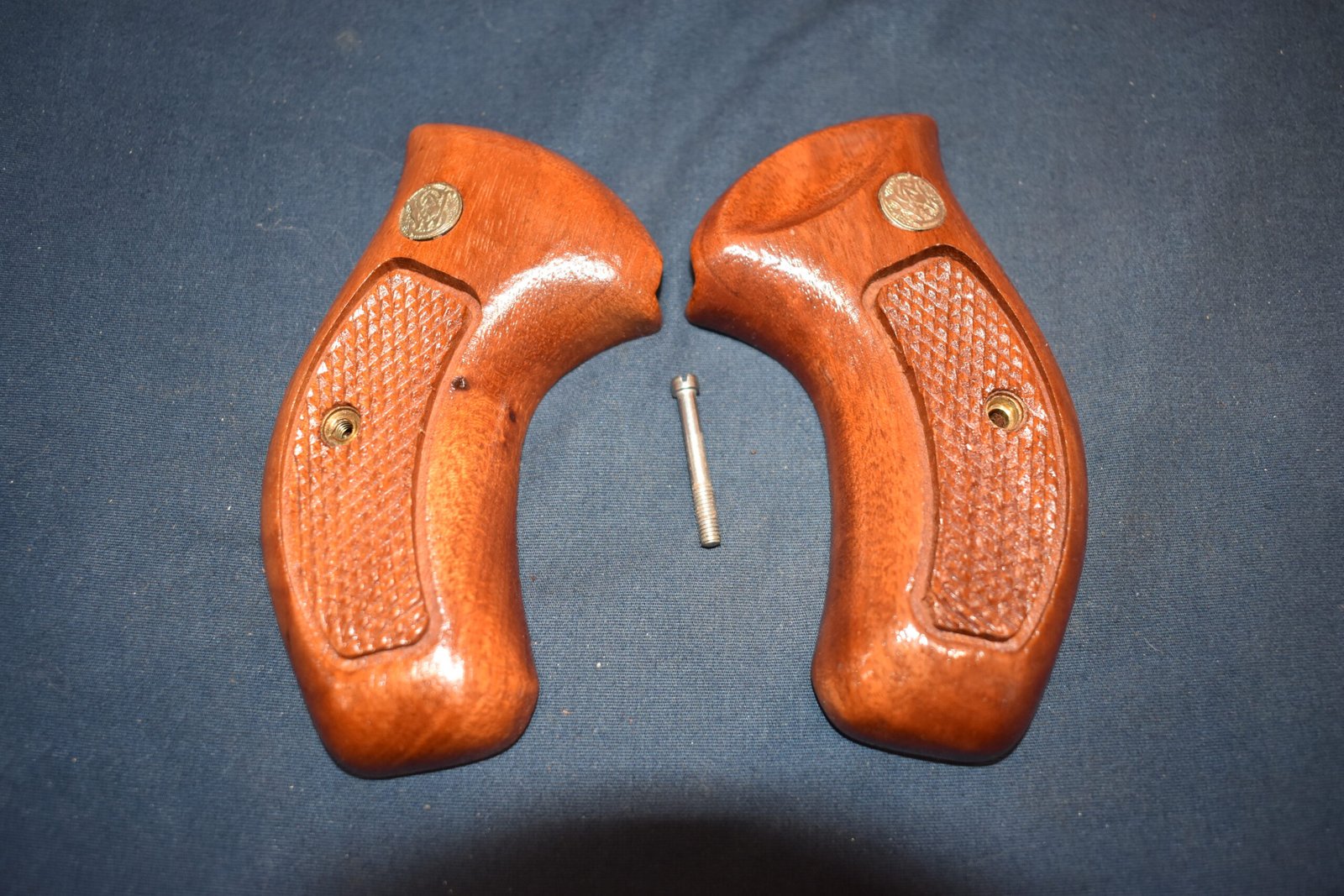 SMITH & WESSON J FRAME ROUND BUTT TARGET GRIP JRBT9