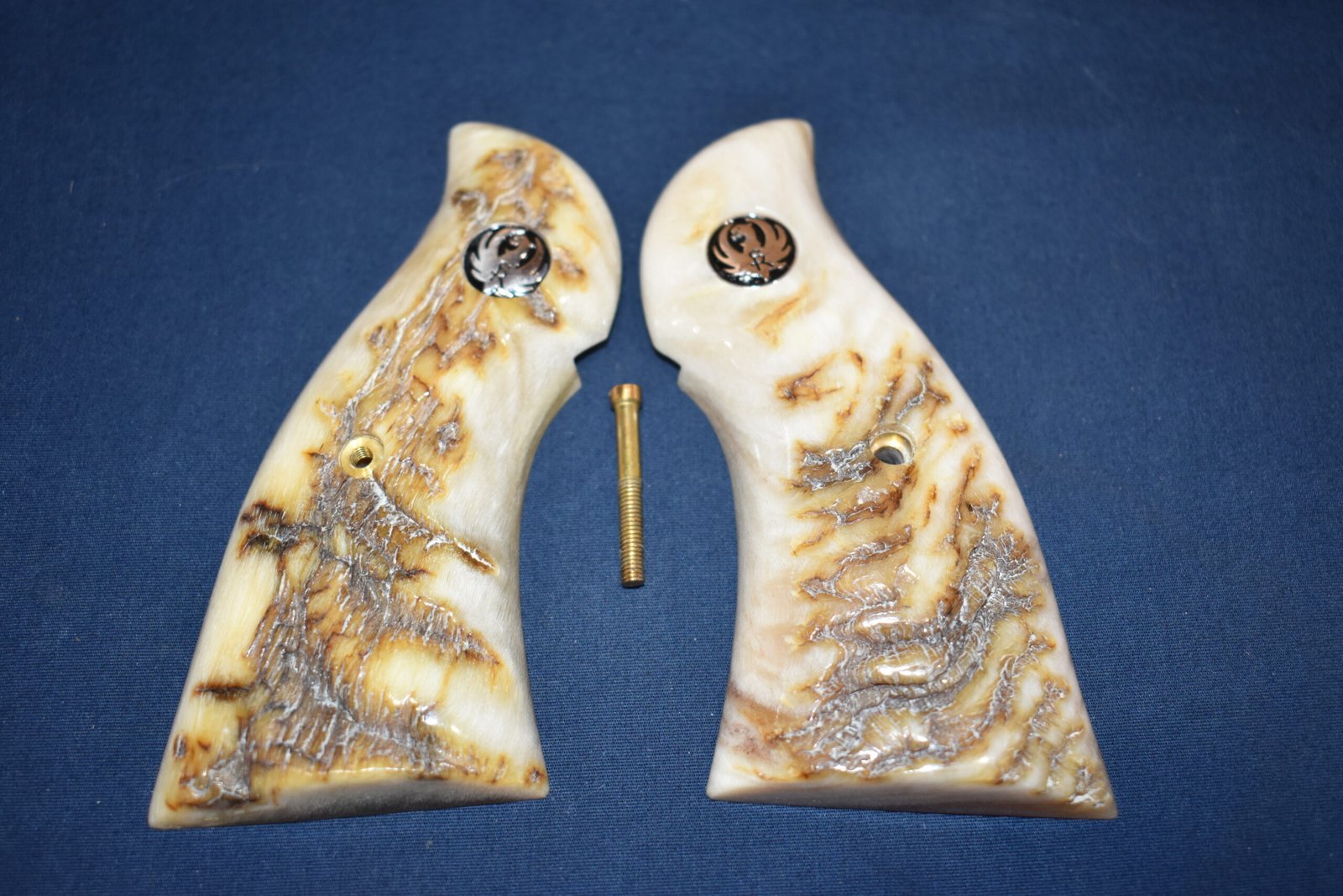 RUGER REDHAWK SQUARE BUTT PREMIUM GRADE RAMS HORN GRIPS RRHRH4