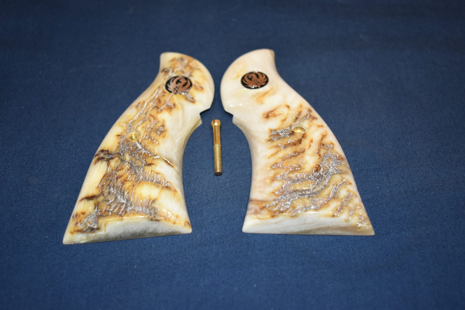RUGER REDHAWK SQUARE BUTT PREMIUM GRADE RAMS HORN GRIPS RRHRH4 - Image 3