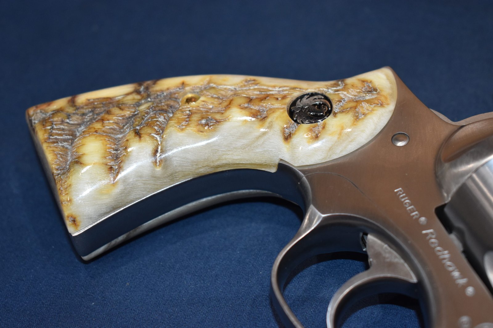 RUGER REDHAWK SQUARE BUTT PREMIUM GRADE RAMS HORN GRIPS RRHRH4 - Image 12