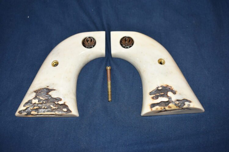 RUGER NEW MODEL BLACKHAWK OR OLD VAQUERO VINTAGE SAMBAR STAG GRIPS RBHS34