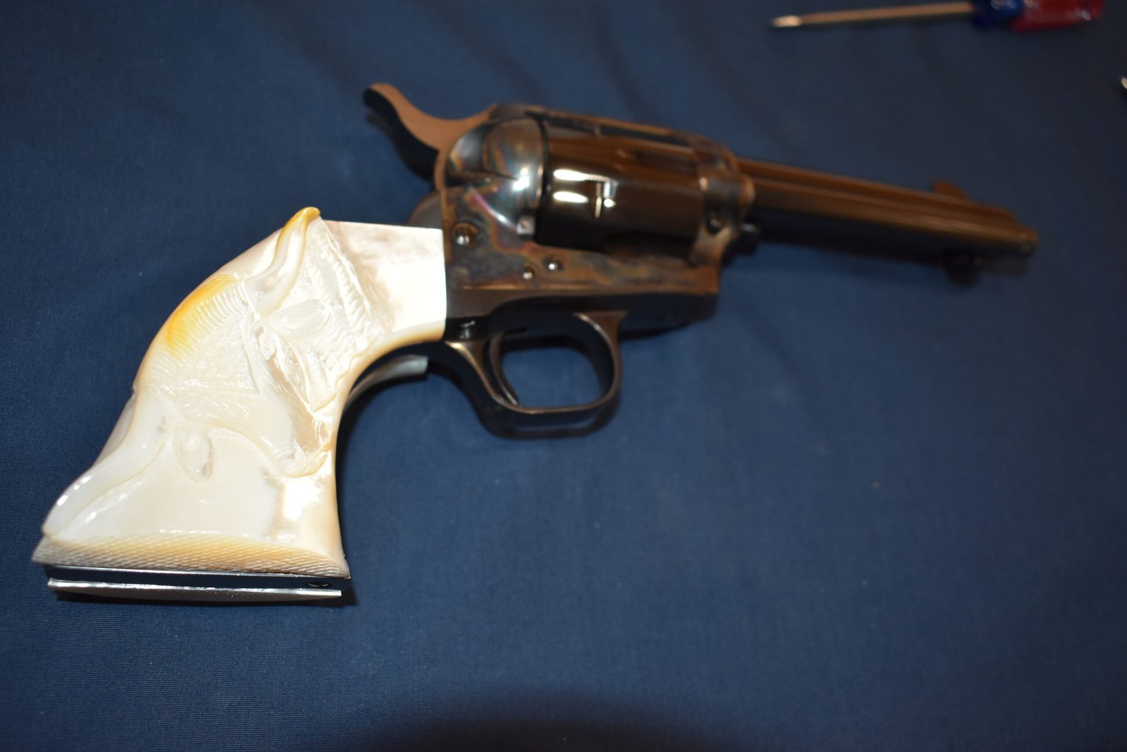 COLT SINGLE ACTION ARMY (S.A.A.) CARVED MOTHER OF PEARL GRIPS SAAMP9 - Image 9