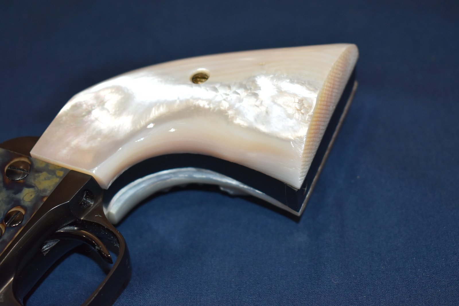 COLT SINGLE ACTION ARMY (S.A.A.) CARVED MOTHER OF PEARL GRIPS SAAMP9 - Image 13