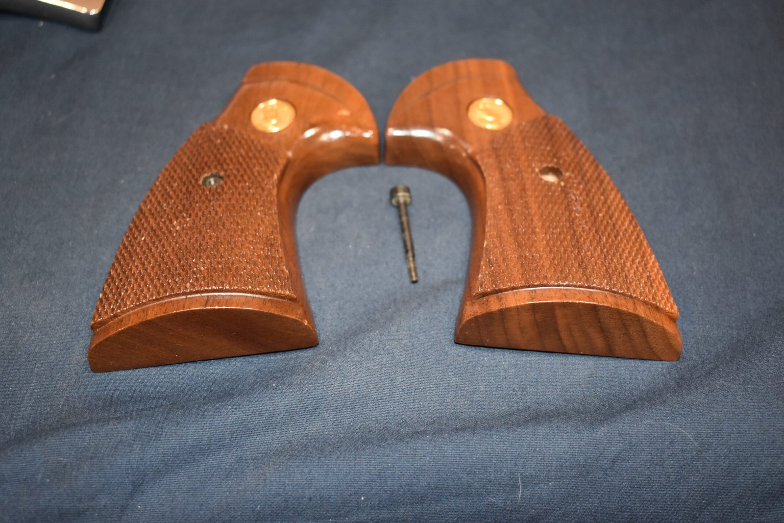 COLT PYTHON 3rd GENERATION FACTORY TARGET GRIPS CP11 - Image 3