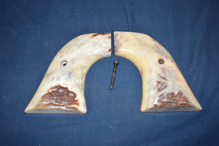 RUGER NEW MODEL BLACKHAWK OR OLD VAQUERO VINTAGE SAMBAR STAG GRIPS RBHS35