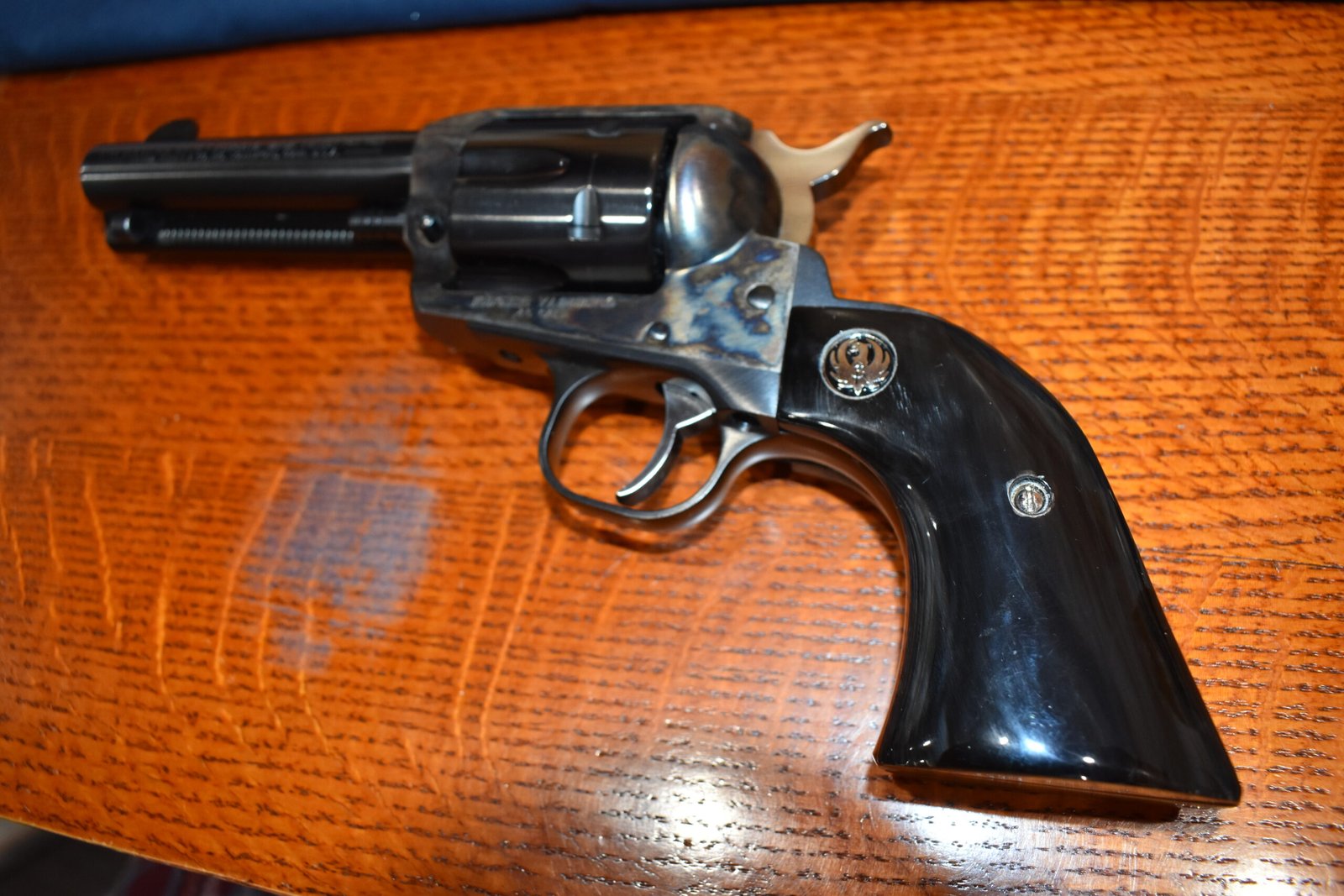 RUGER NEW MODEL BLACKHAWK OR OLD VAQUERO SMOOTH BUFFALO HORN GRIPS RBHBH21 - Image 5