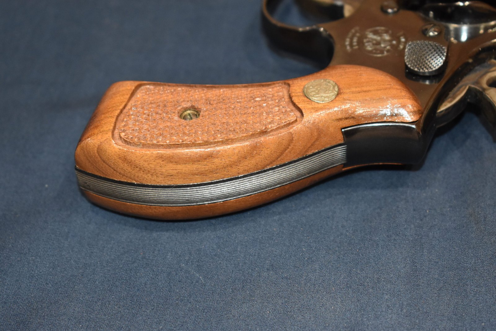 SMITH & WESSON K FRAME SQUARE BUTT FACTORY MAGNA GRIPS KRBM15 - Image 6