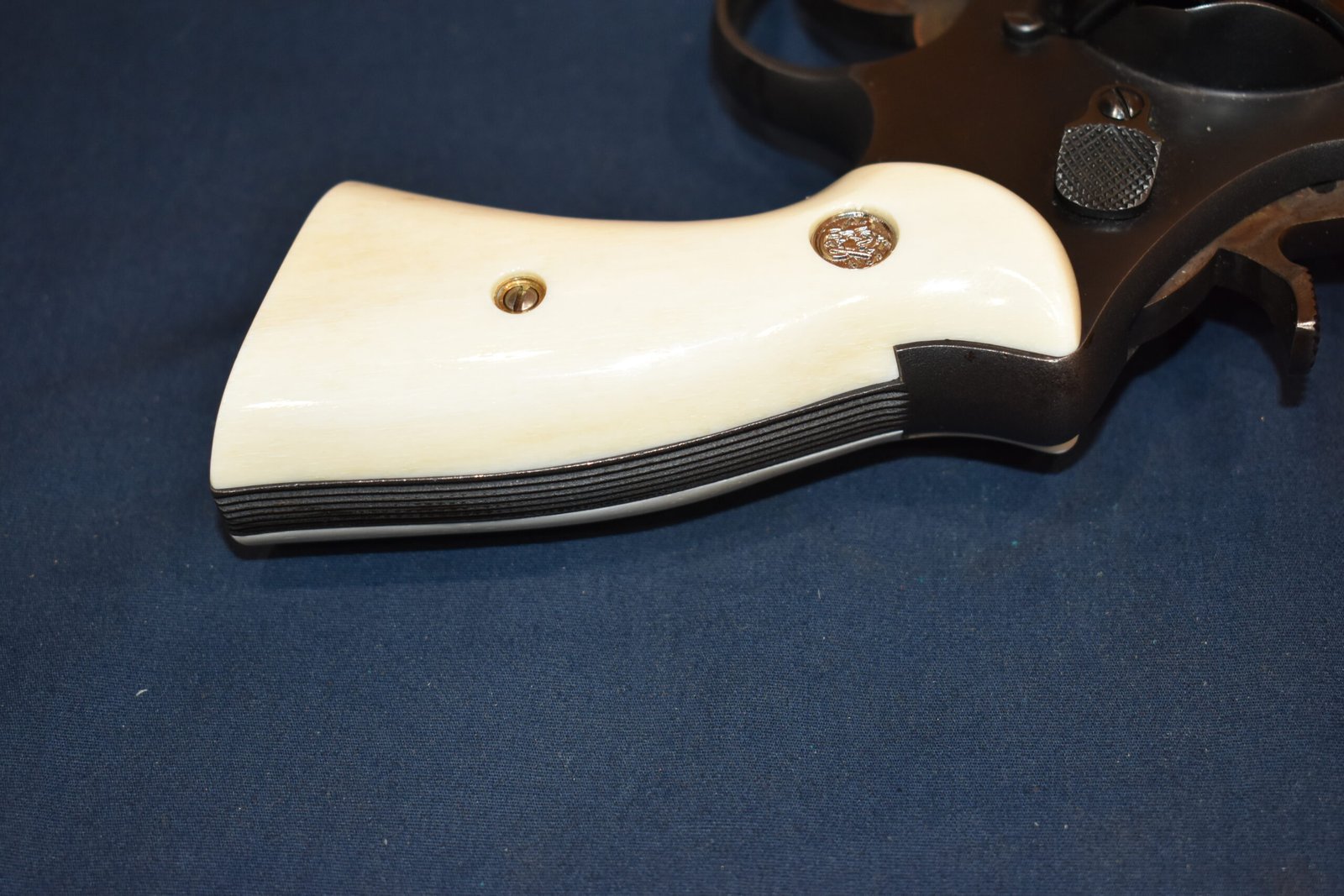 SMITH & WESSON N FRAME PREMIUM GRADE GIRAFFE BONE GRIPS SWNGB20 - Image 6