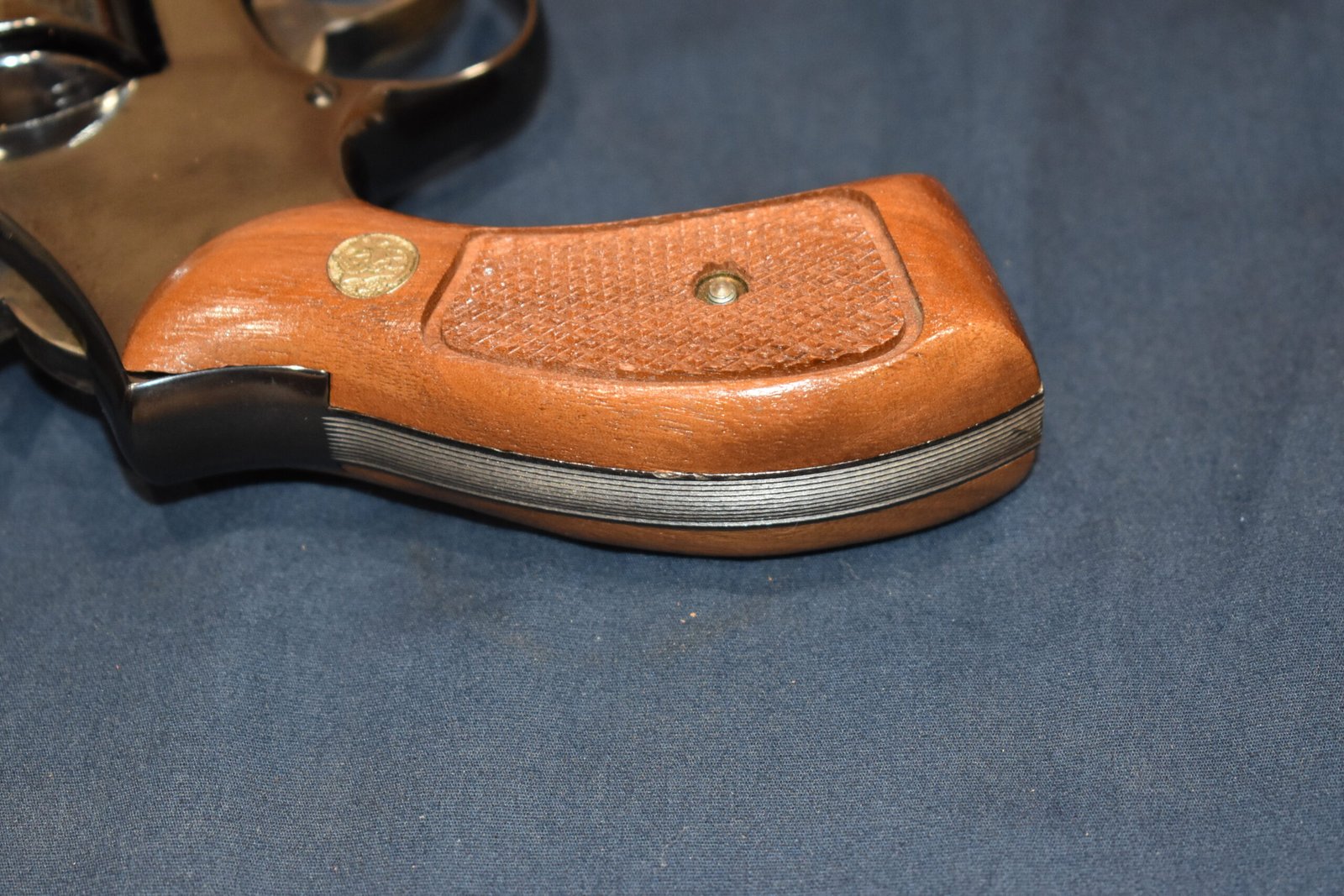 SMITH & WESSON K FRAME SQUARE BUTT FACTORY MAGNA GRIPS KRBM15 - Image 7