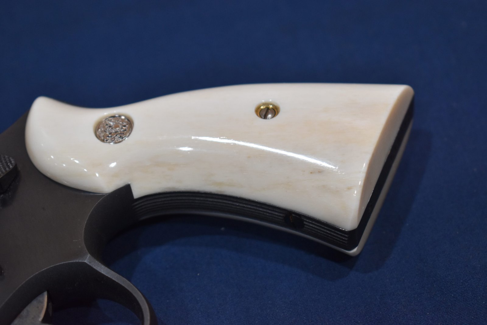 SMITH & WESSON N FRAME PREMIUM GRADE GIRAFFE BONE GRIPS SWNGB20 - Image 13
