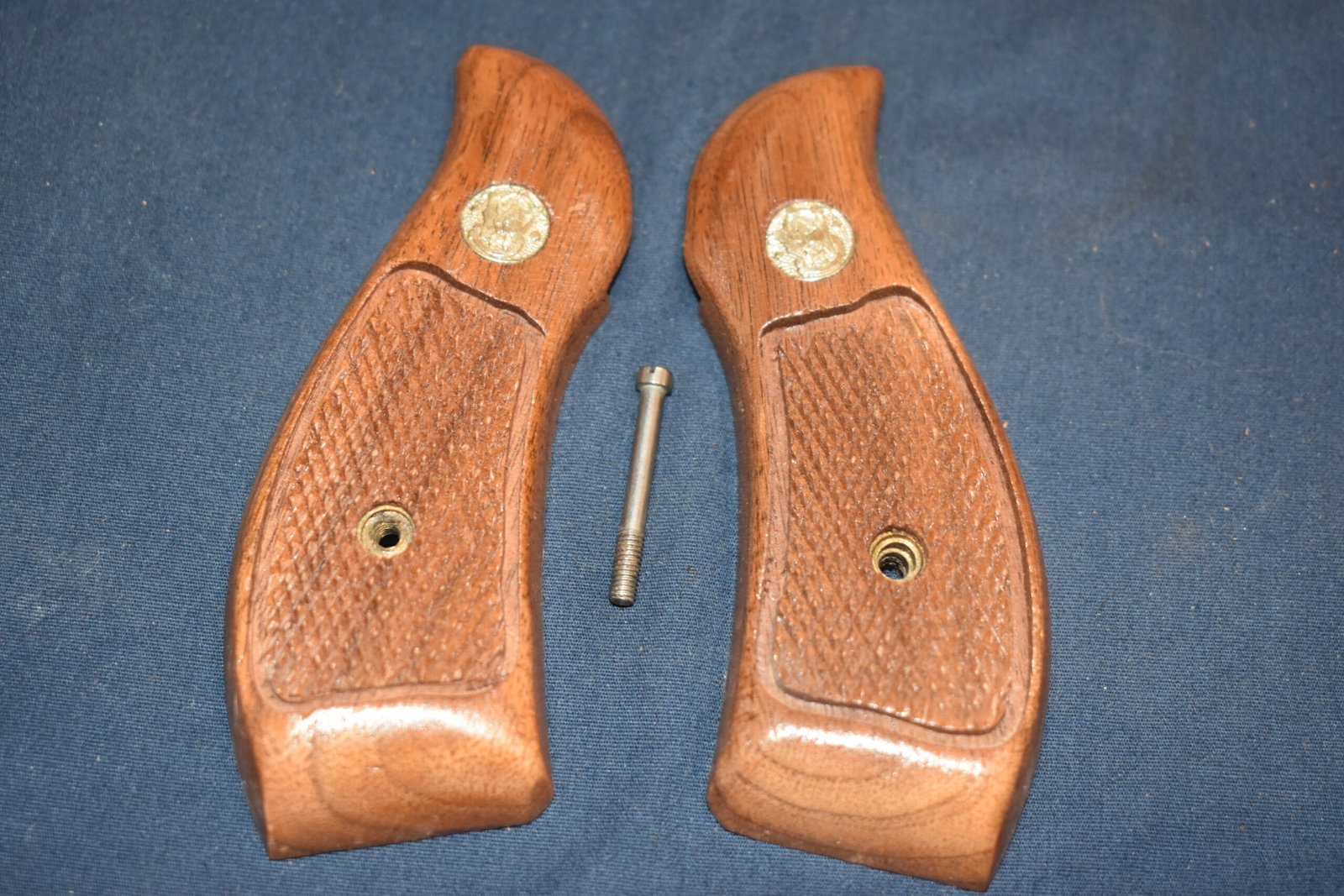 SMITH & WESSON K FRAME NOS SQUARE BUTT FACTORY MAGNA GRIPS KRBM17 - Image 3