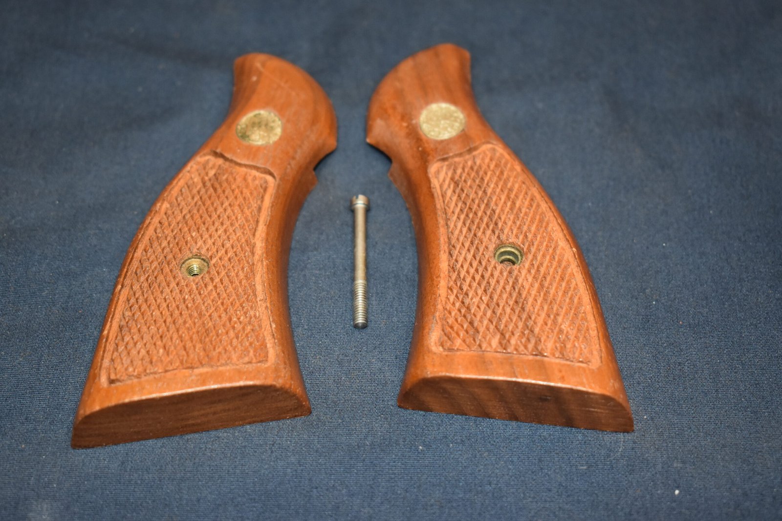 SMITH & WESSON K FRAME SQUARE BUTT MAGNA GRIPS KSQM15 - Image 3