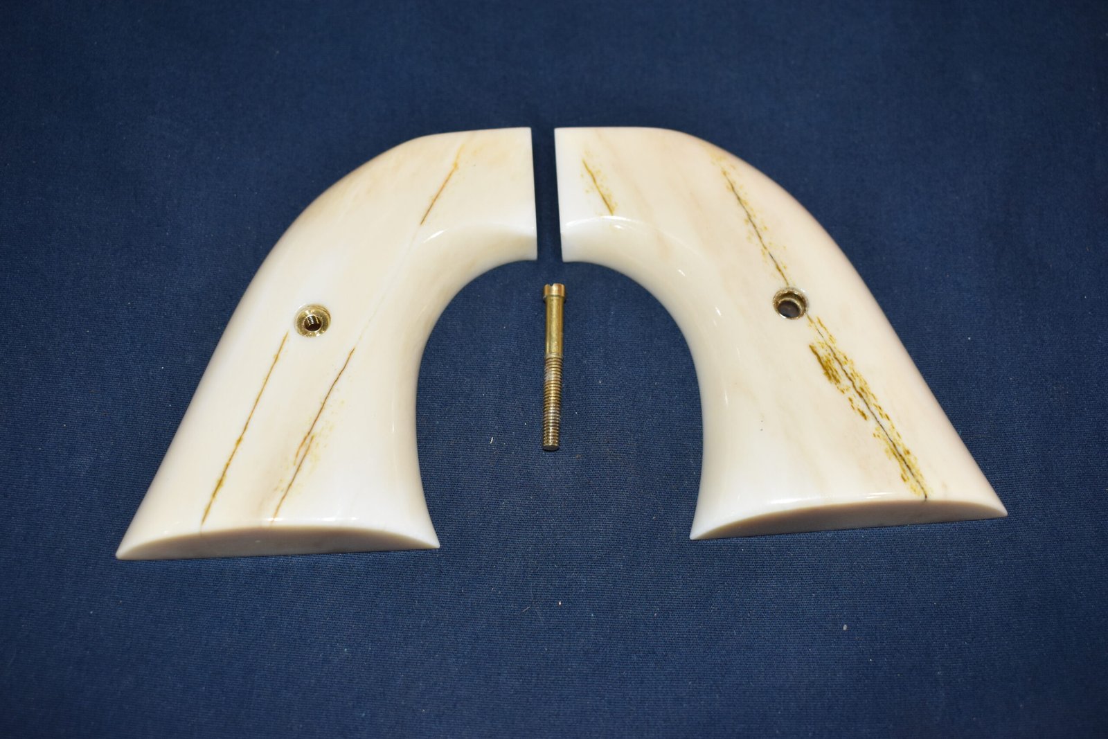 COLT SINGLE ACTION ARMY (S.A.A.) PREMIUM GRADE GIRAFFE BONE GRIPS SAAGB10