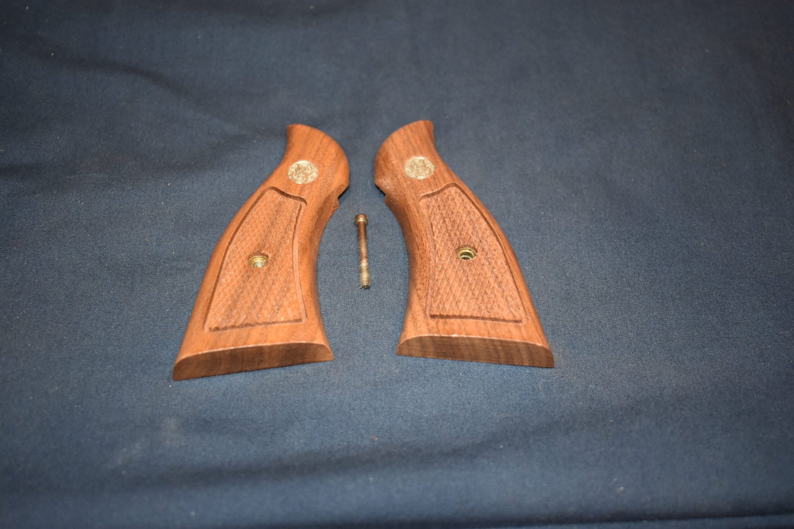 SMITH & WESSON K FRAME SQUARE BUTT MAGNA GRIPS KSQM16 - Image 3