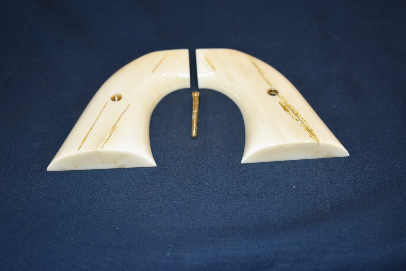 COLT SINGLE ACTION ARMY (S.A.A.) PREMIUM GRADE GIRAFFE BONE GRIPS SAAGB10 - Image 3