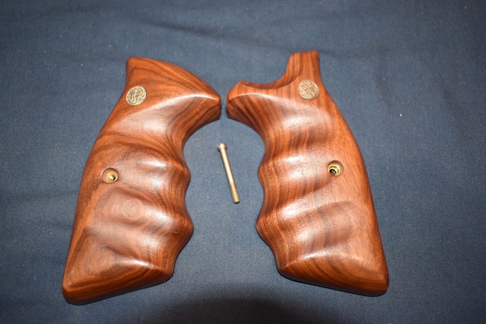 SMITH & WESSON K FRAME SQUARE BUTT FACTORY COMBAT GRIPS KSQC14