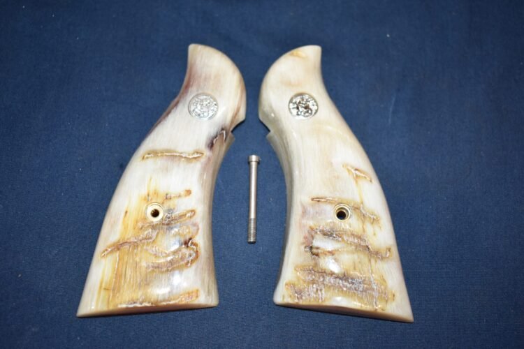 SMITH & WESSON K FRAME SQUARE BUTT PREMIUM GRADE RAMS HORN GRIPS KSQRH8