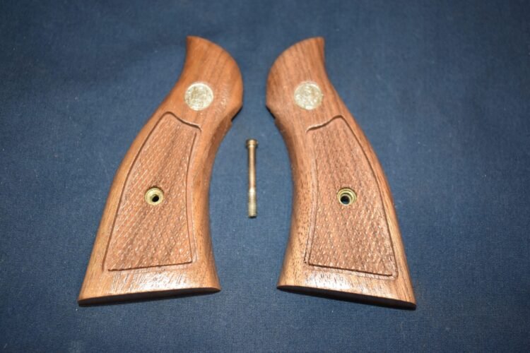 SMITH & WESSON K FRAME SQUARE BUTT MAGNA GRIPS KSQM16