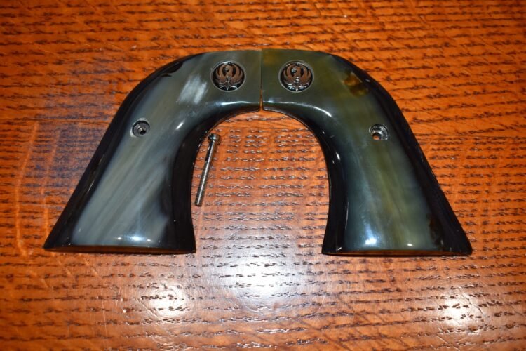 RUGER NEW MODEL BLACKHAWK OR OLD VAQUERO SMOOTH BUFFALO HORN GRIPS RBHBH22