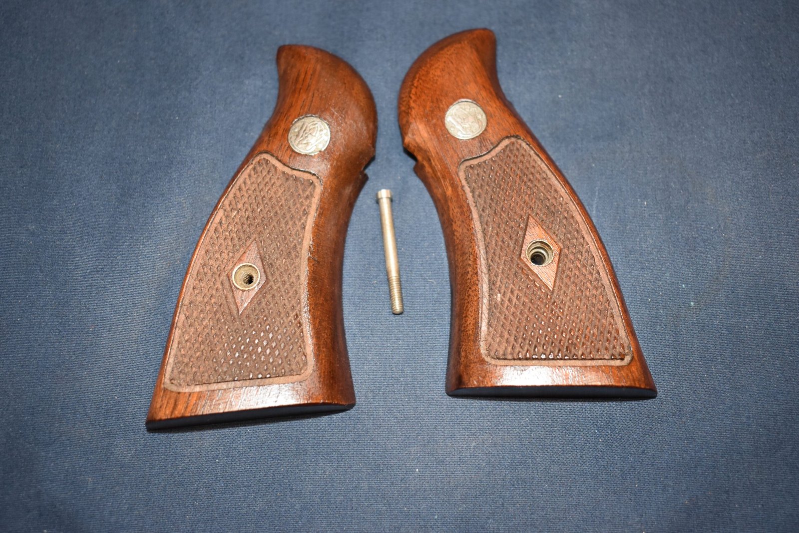 SMITH & WESSON N FRAME DIAMOND MAGNA GRIPS NDM19