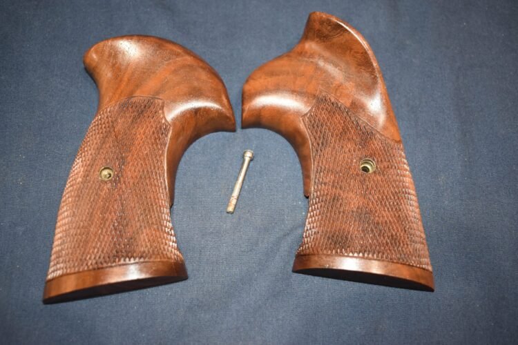 SMITH & WESSON K FRAME LEW SANDERSON CUSTOM GRIPS SWKLS7