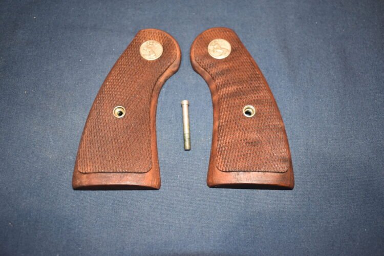 COLT FACTORY SHOOTING MASTER WOOD GRIPS CSMFW1