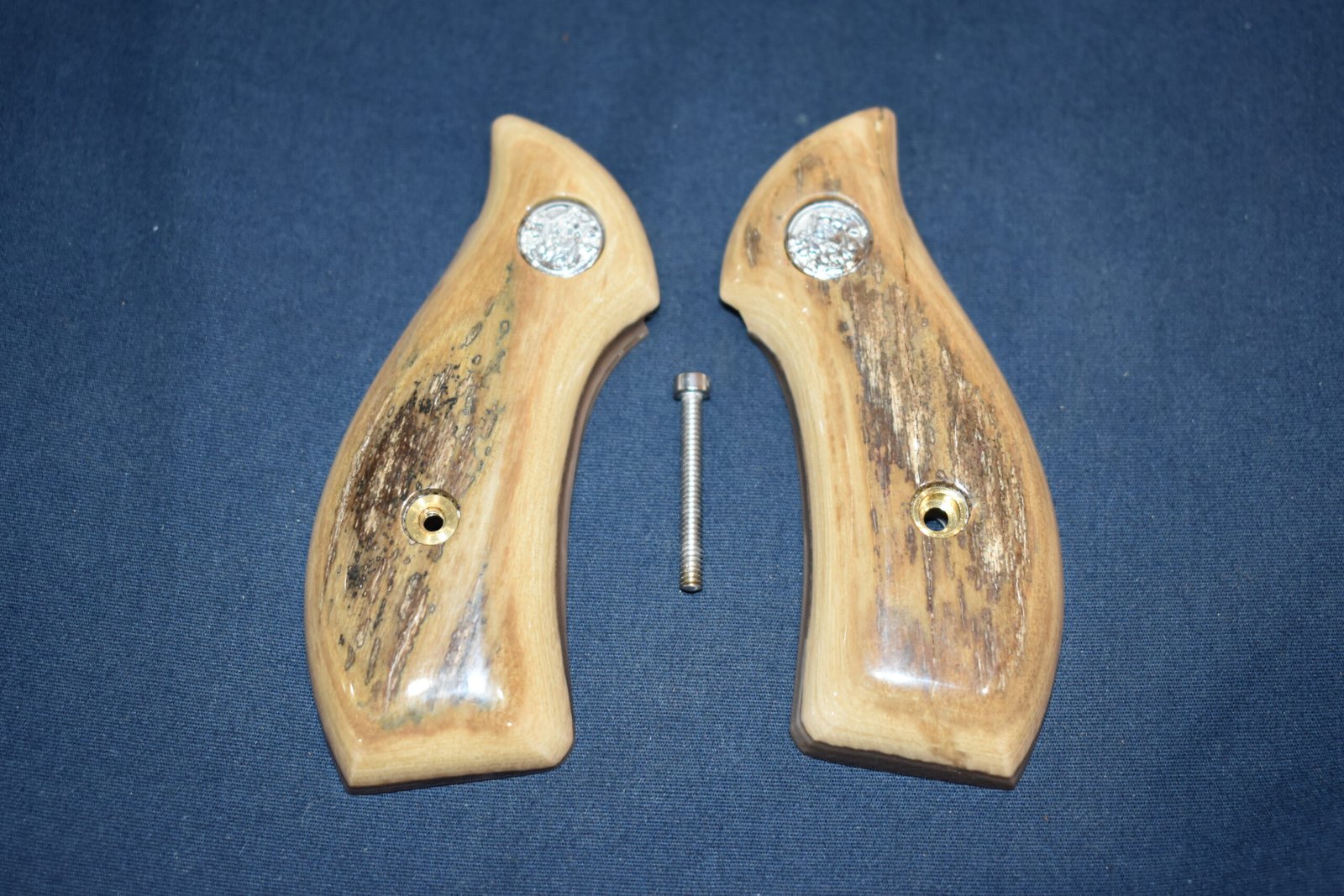 SMITH & WESSON J FRAME MAMMOTH IVORY GRIPS JMI10