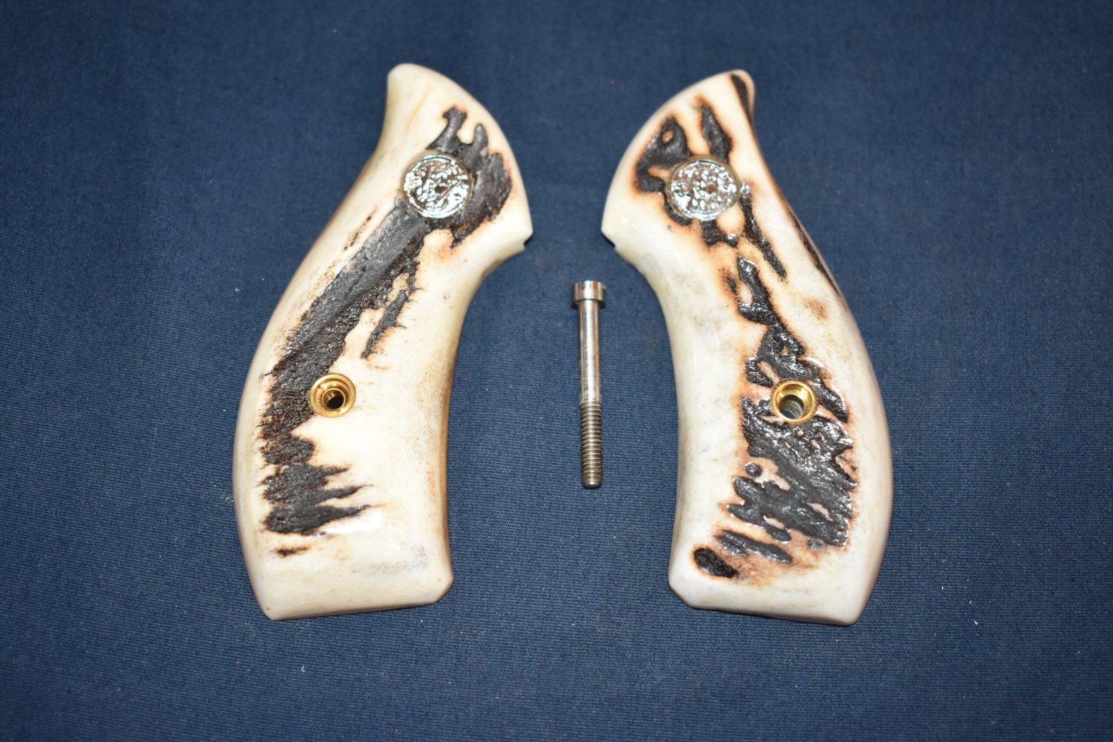 SMITH & WESSON J FRAME ROUND BUTT VINTAGE SAMBAR STAG GRIPS JRBS18