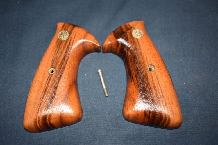 SMITH & WESSON J FRAME TARGET GRIP JT37